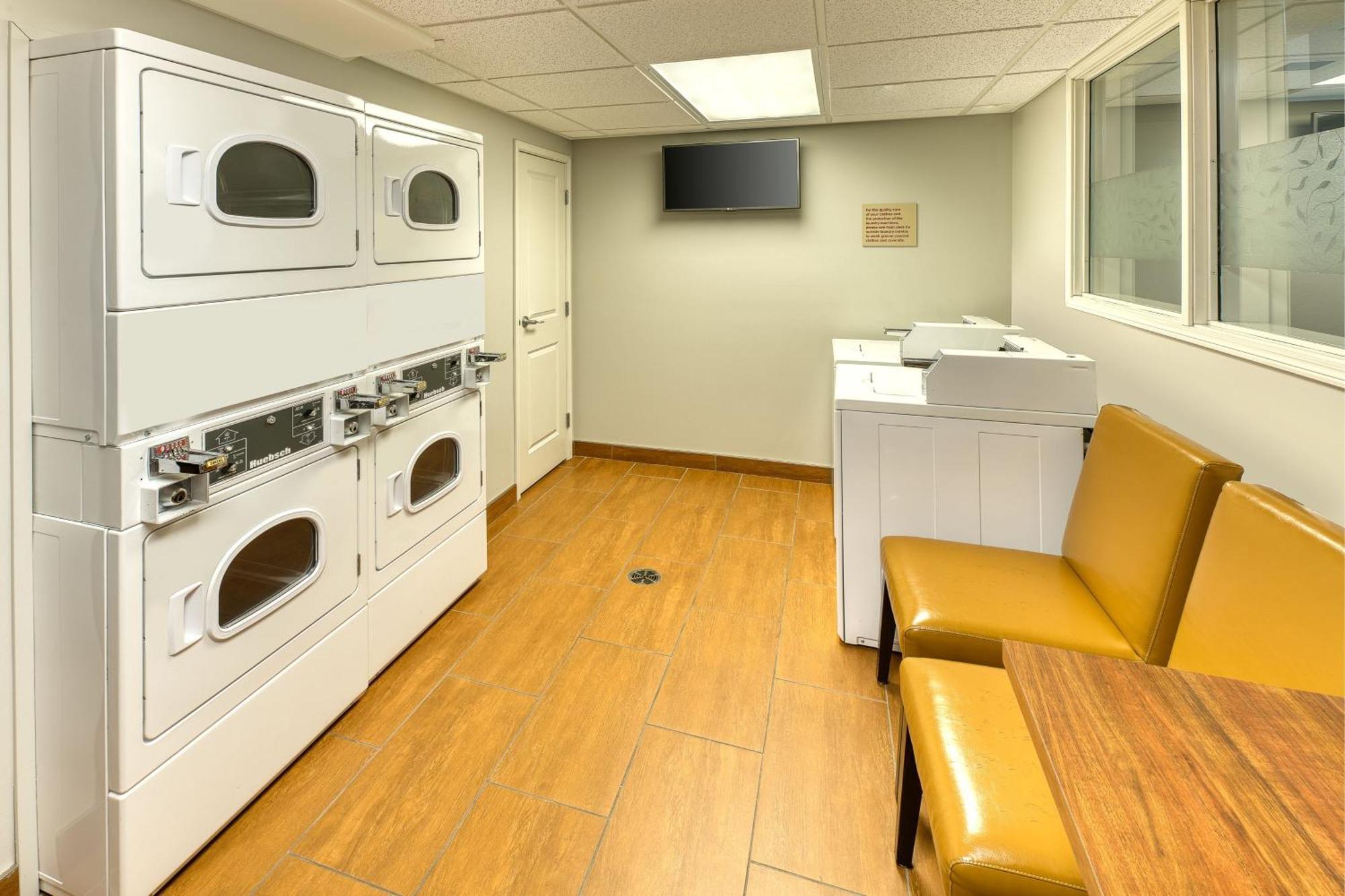 Towneplace Suites By Marriott Red Deer Buitenkant foto