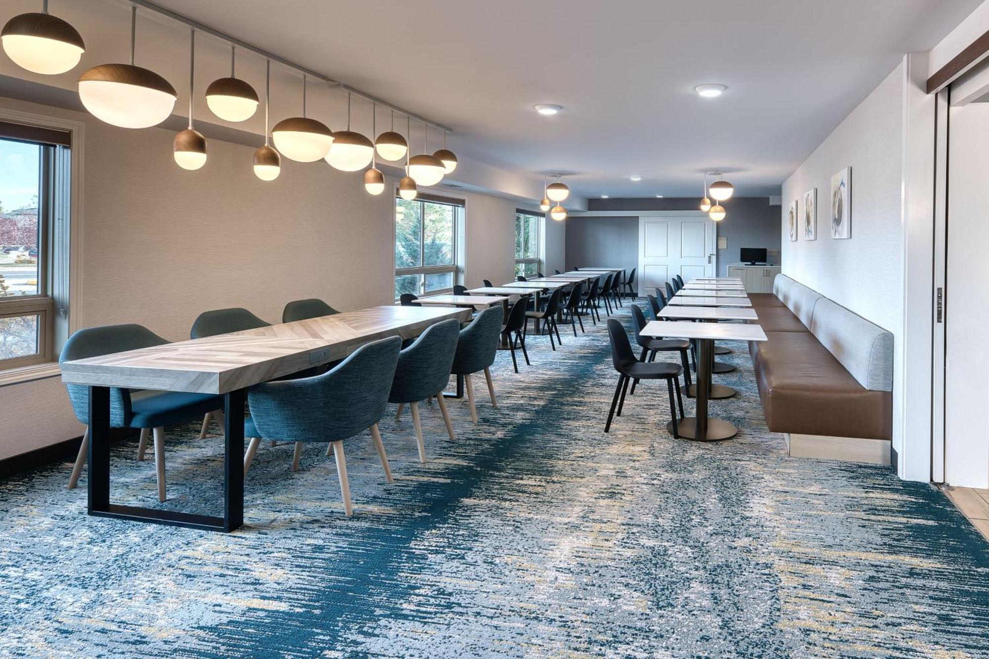 Towneplace Suites By Marriott Red Deer Buitenkant foto