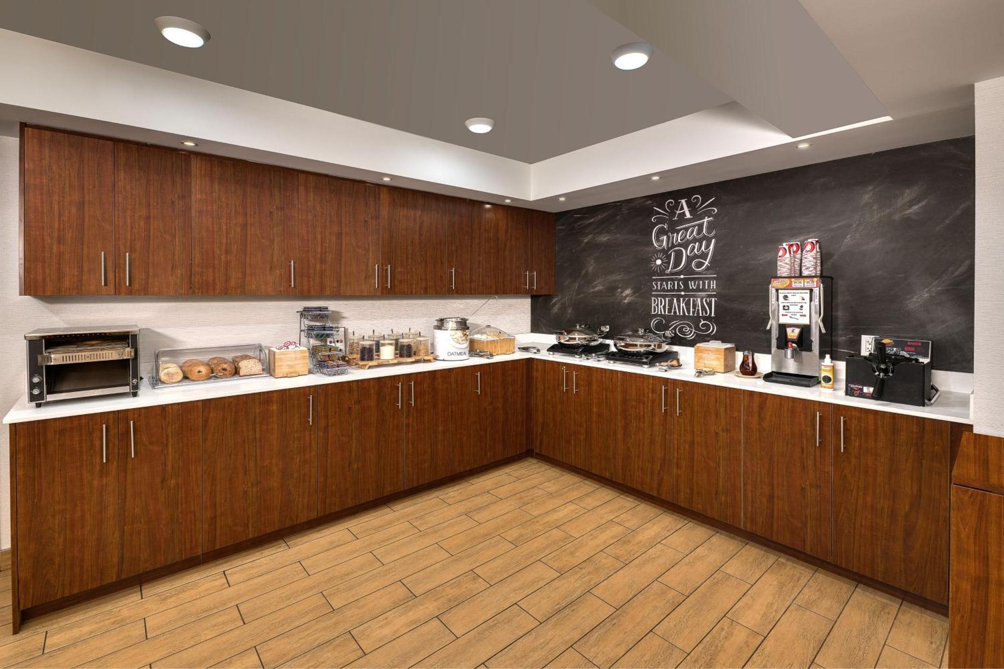 Towneplace Suites By Marriott Red Deer Buitenkant foto
