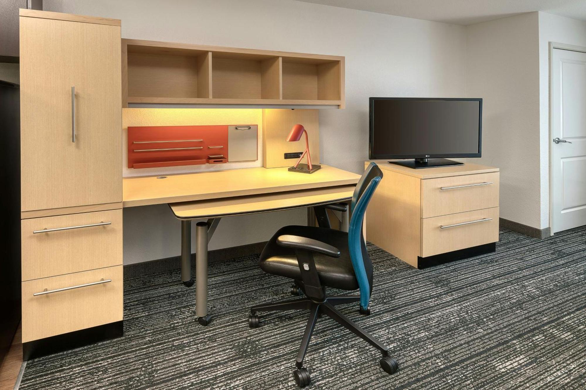 Towneplace Suites By Marriott Red Deer Buitenkant foto