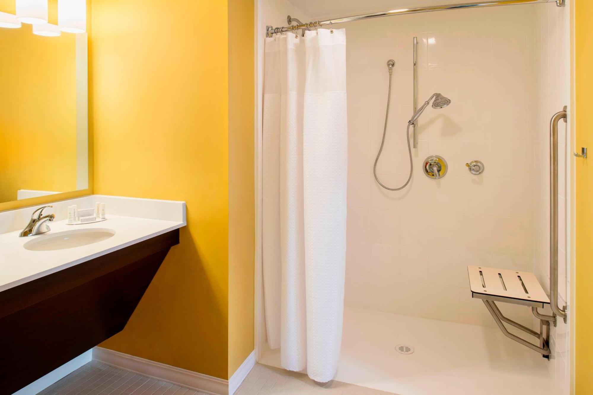 Towneplace Suites By Marriott Red Deer Buitenkant foto