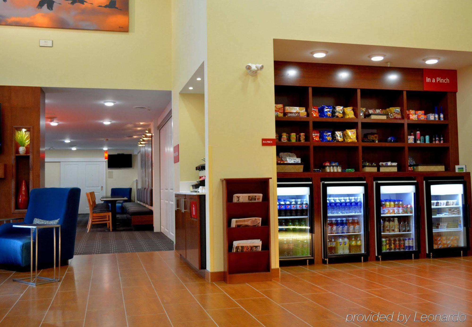 Towneplace Suites By Marriott Red Deer Buitenkant foto