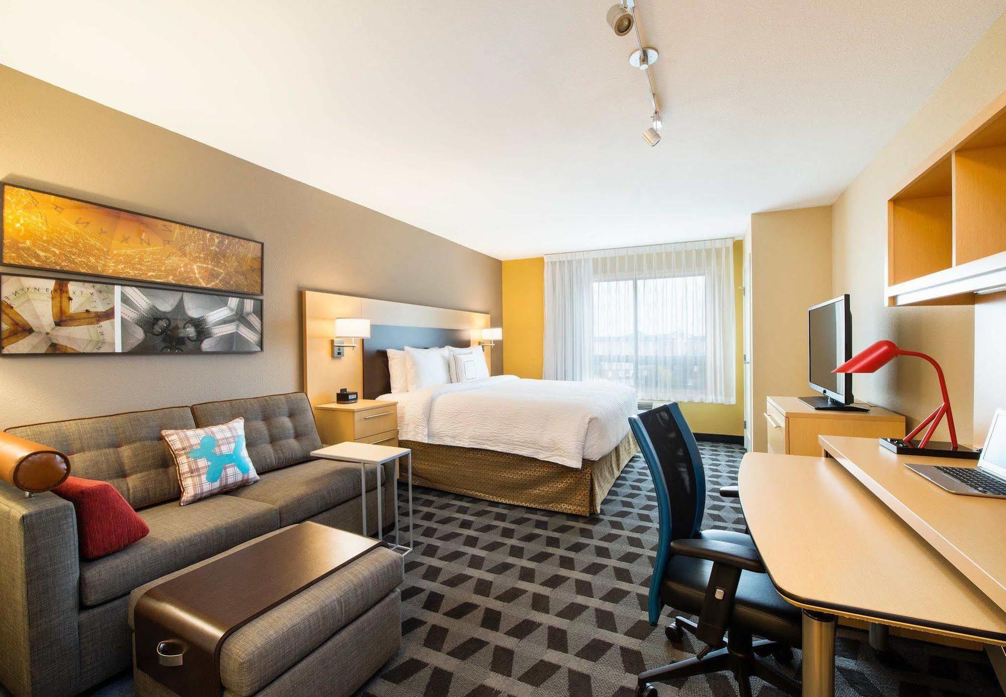 Towneplace Suites By Marriott Red Deer Buitenkant foto