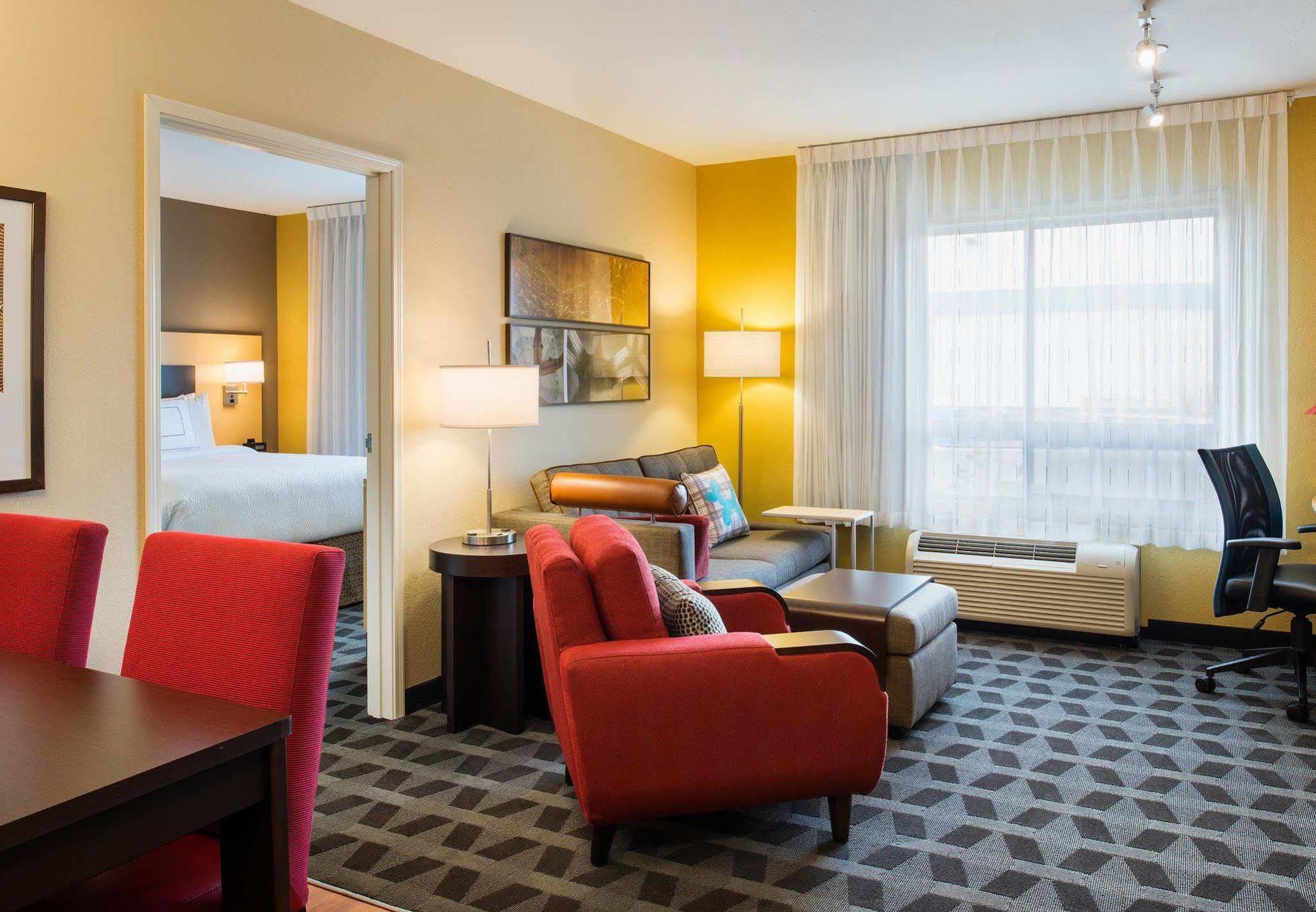 Towneplace Suites By Marriott Red Deer Buitenkant foto
