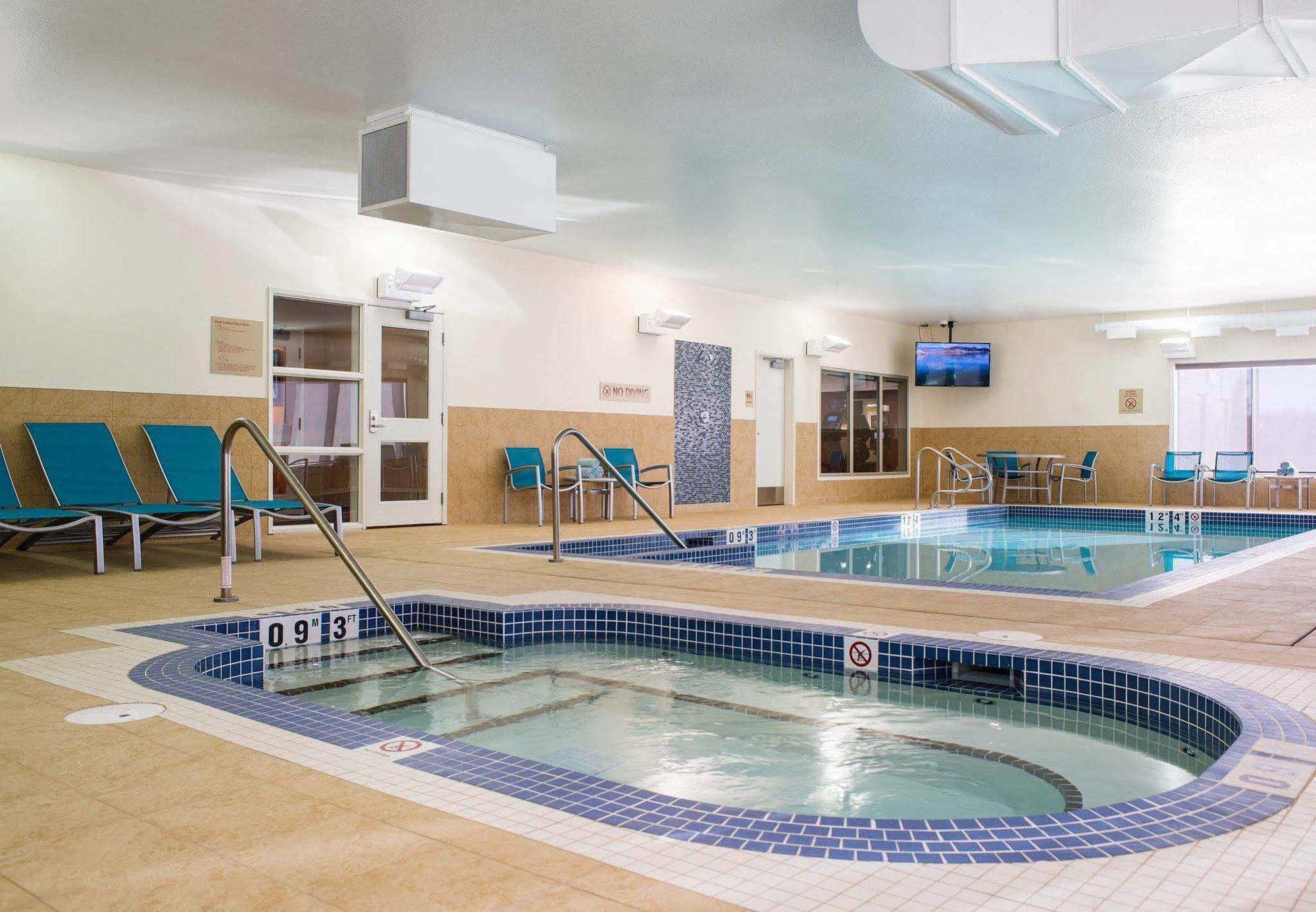 Towneplace Suites By Marriott Red Deer Buitenkant foto