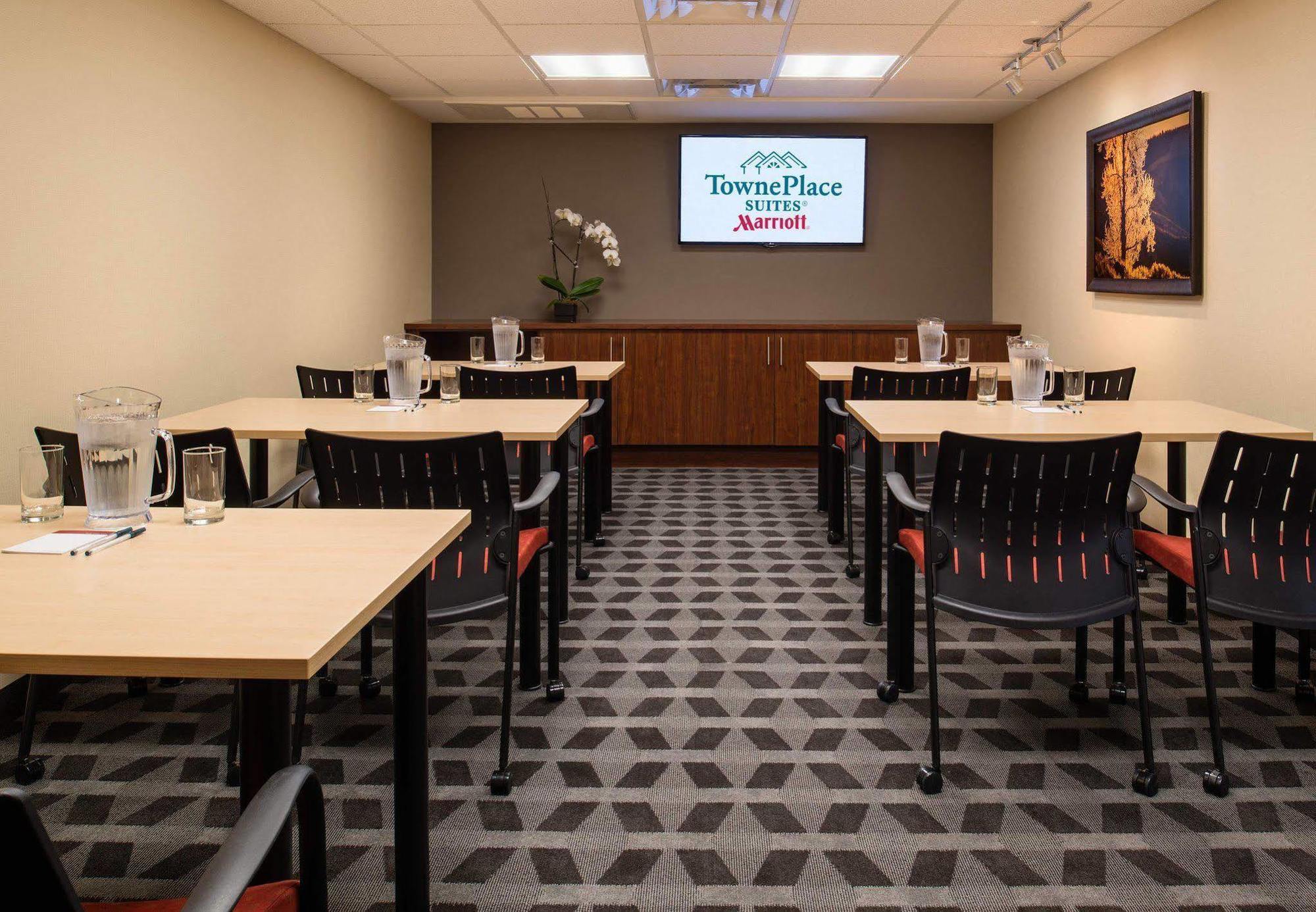 Towneplace Suites By Marriott Red Deer Buitenkant foto